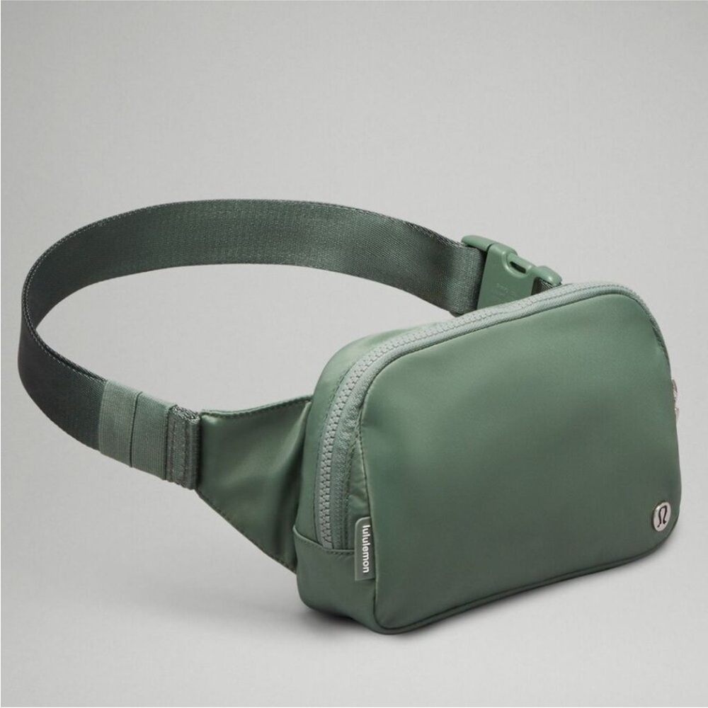 lululemon athletica Men's Sage Green Belt Bag